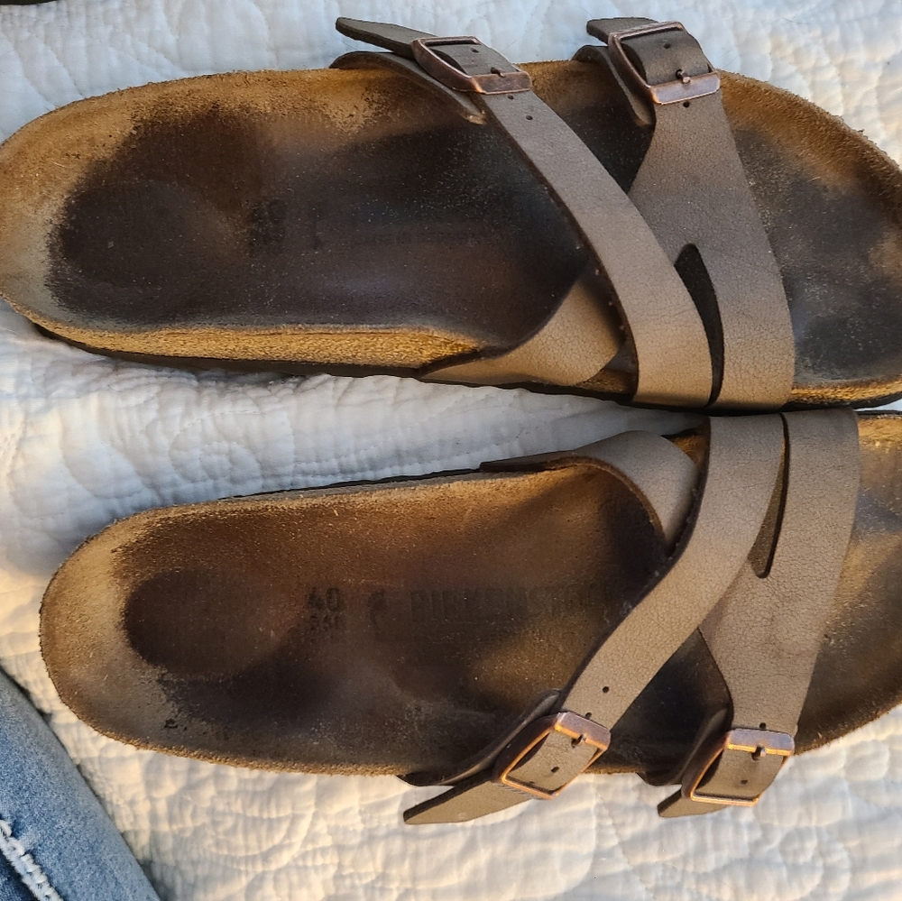 Ladies size 9 Yao style birkenstock sandals